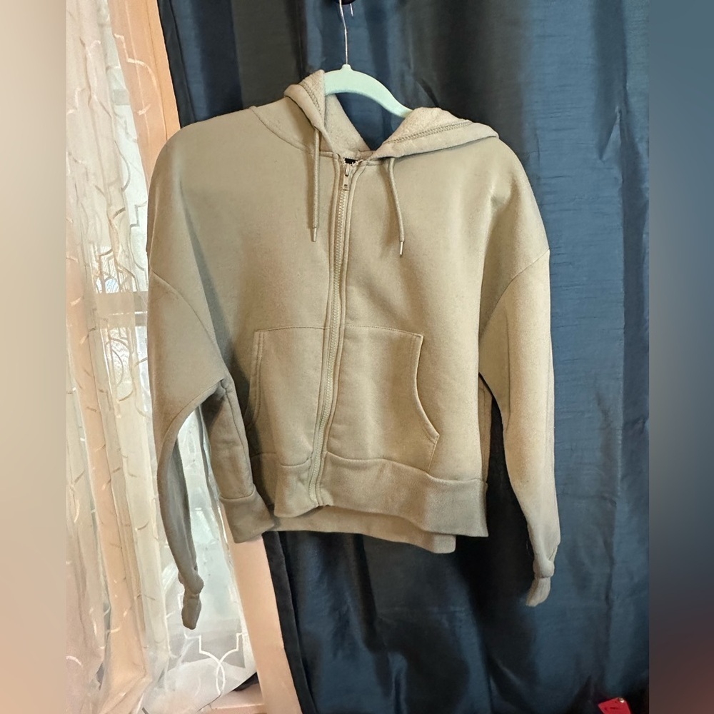 Charlotte Russe Zip-Up Cropped Hoodie in Olive Green